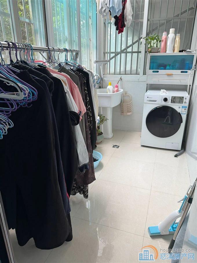 玲珑小区103平109万精装保养好