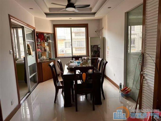 隆兴花园4室2卫