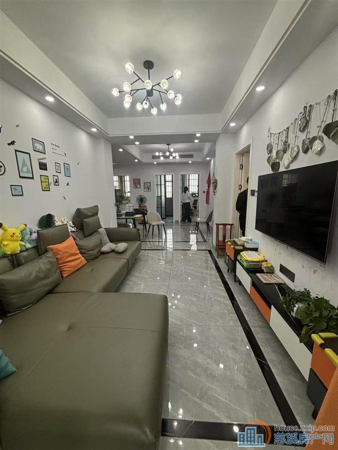 鸣北小区103平精装133.6万