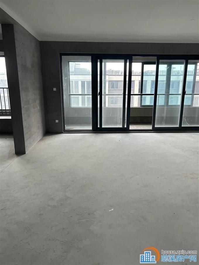 红星檀府东区185.7平408万车位