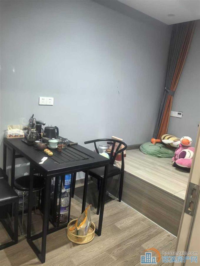 鸣北小区105平精装带车位架135万