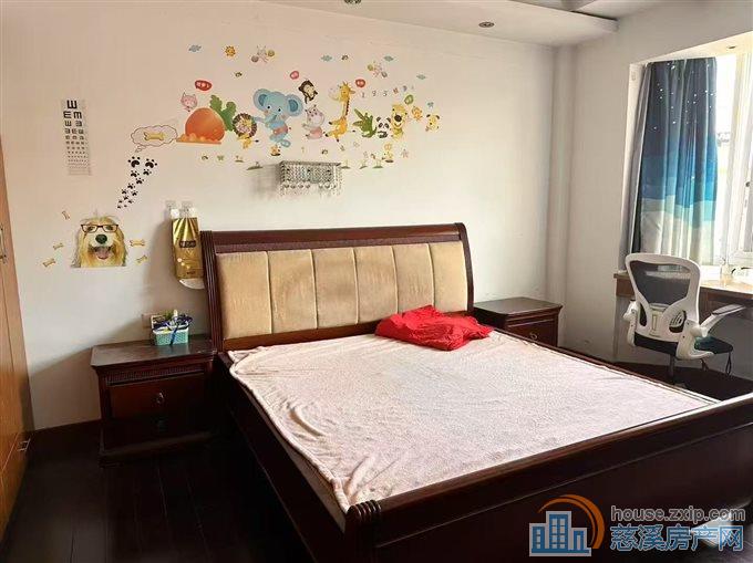 隆兴花园4室2卫