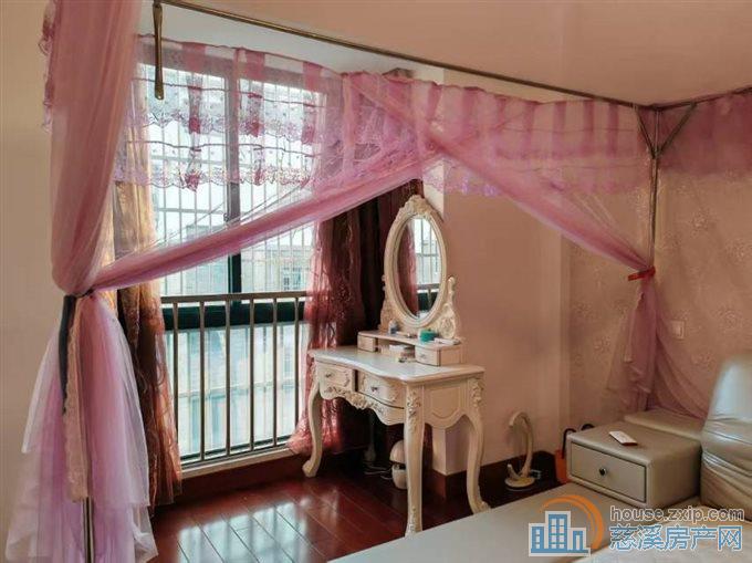 胜地名苑97平方精装95万五楼