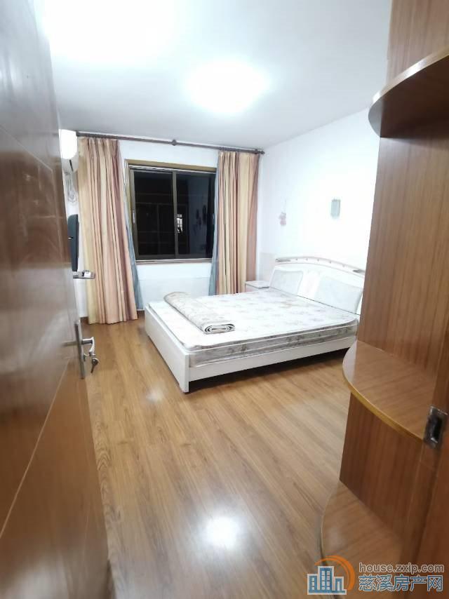 金山新村东区3楼72平+架精装78.8万