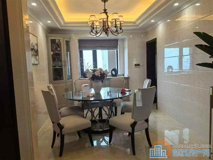 金地鸿悦169平婚装没住过258万