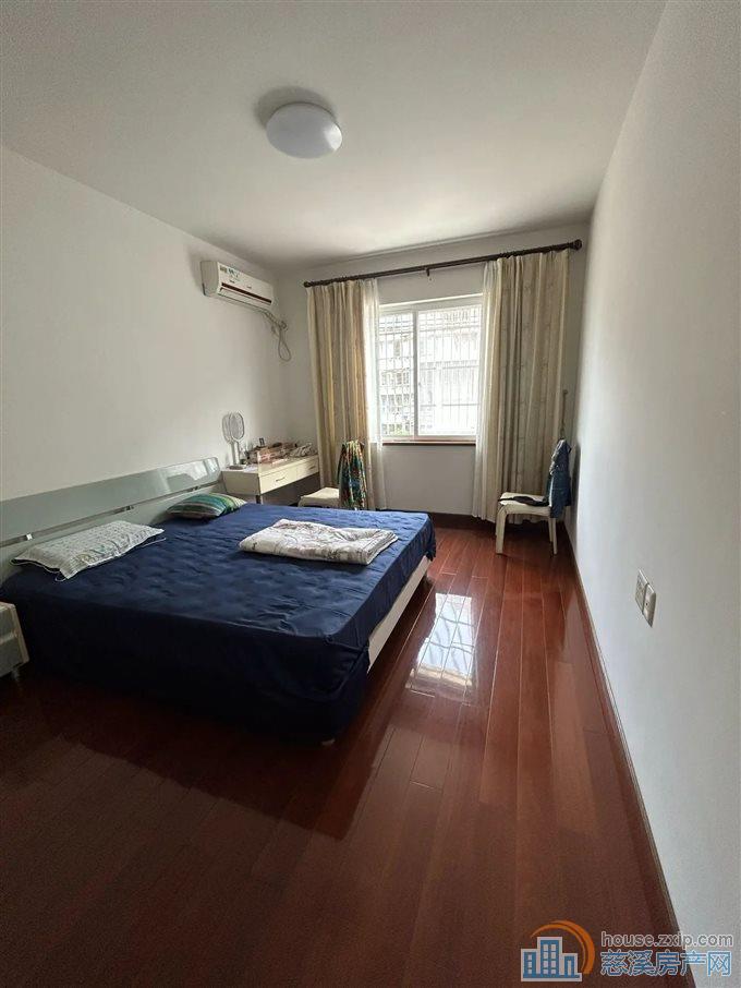 清泰公寓 精装146平方135万楼层好