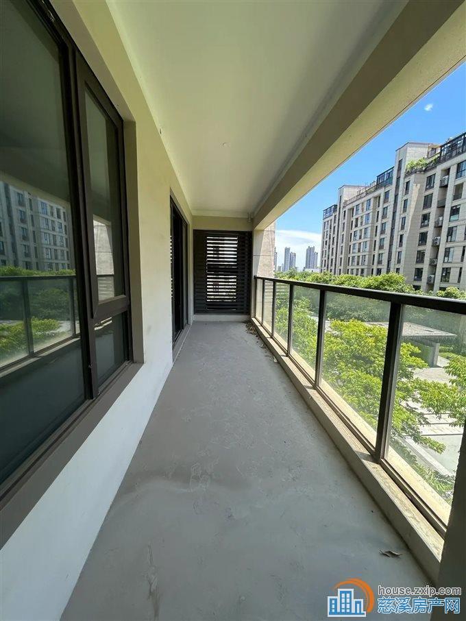 江南大院 142平洋房带车位255.8万