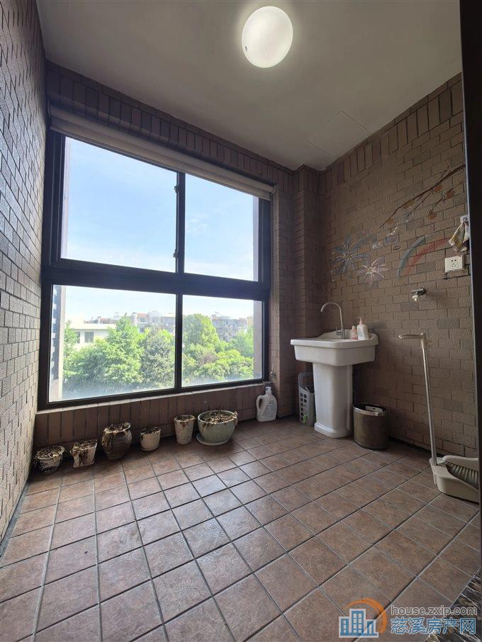 提香公寓 市中心精装洋房143平200万