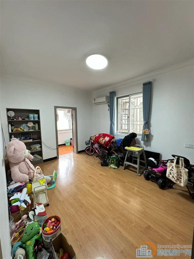 金山新村  精装修 三居室保养清爽