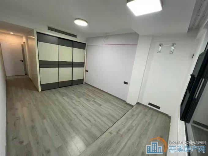 园丁新村精装137.38平113万三室