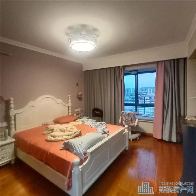 时代华都220平255万豪装送车位阳光房