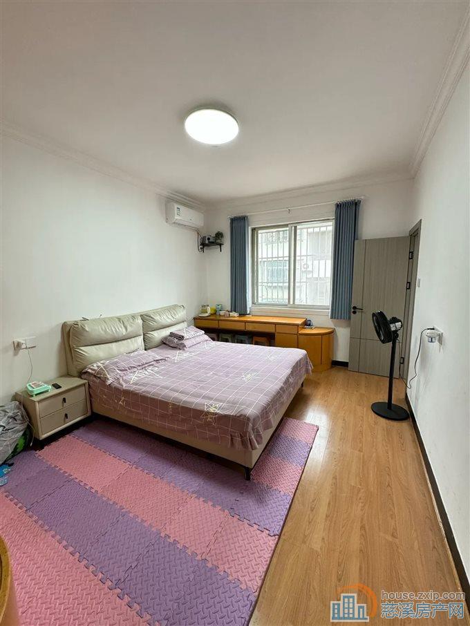 金山新村  精装修 三居室保养清爽