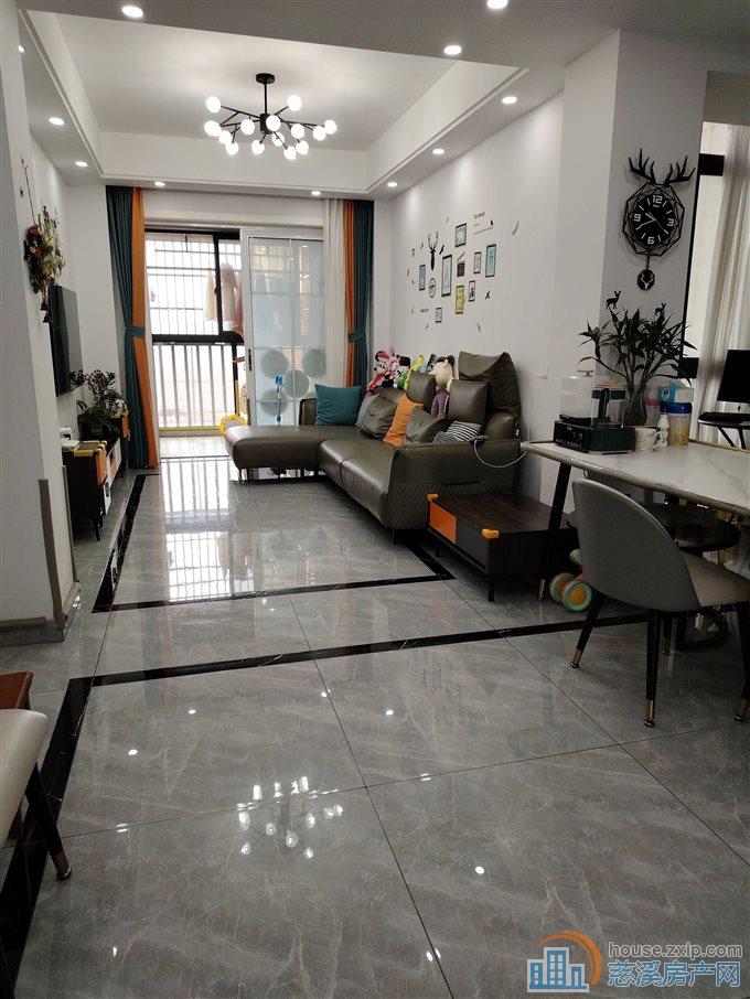 鸣北小区 精装103平133.6万带车位