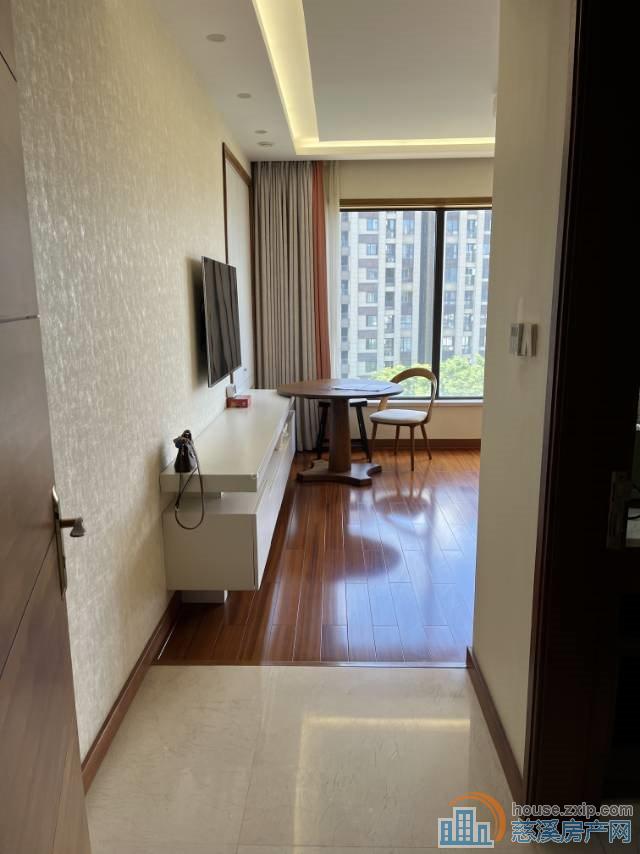 印象剑桥精装143平方车位一间