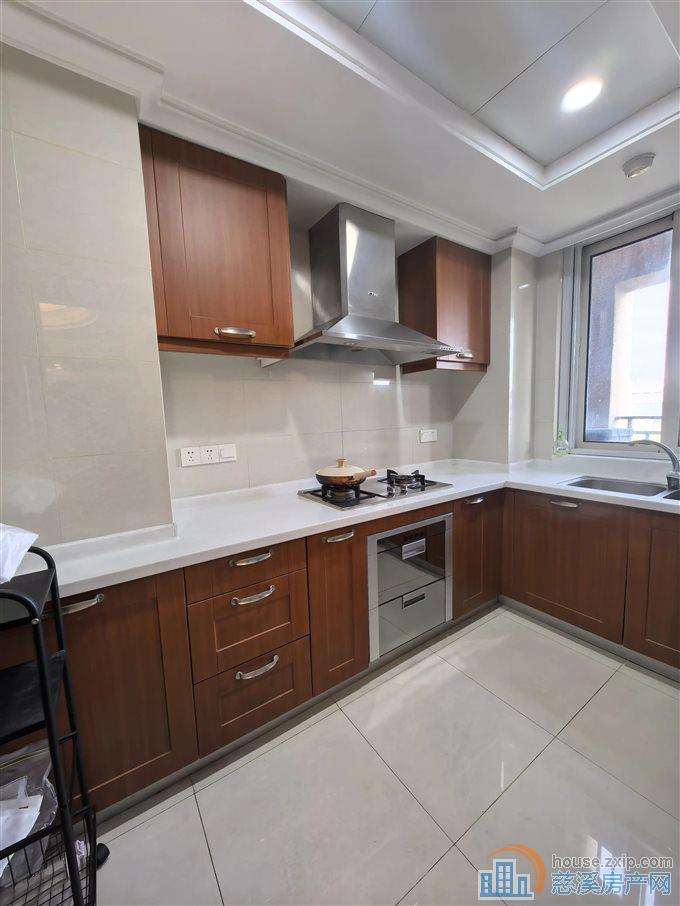 提香公寓 市中心精装洋房143平200万