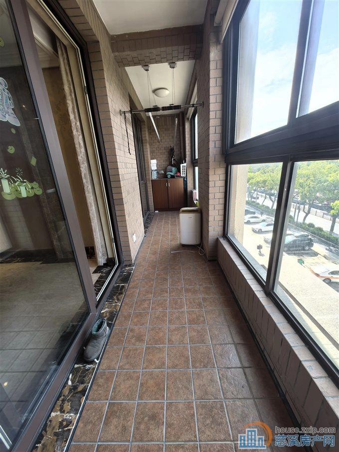 提香公寓 市中心精装洋房143平200万