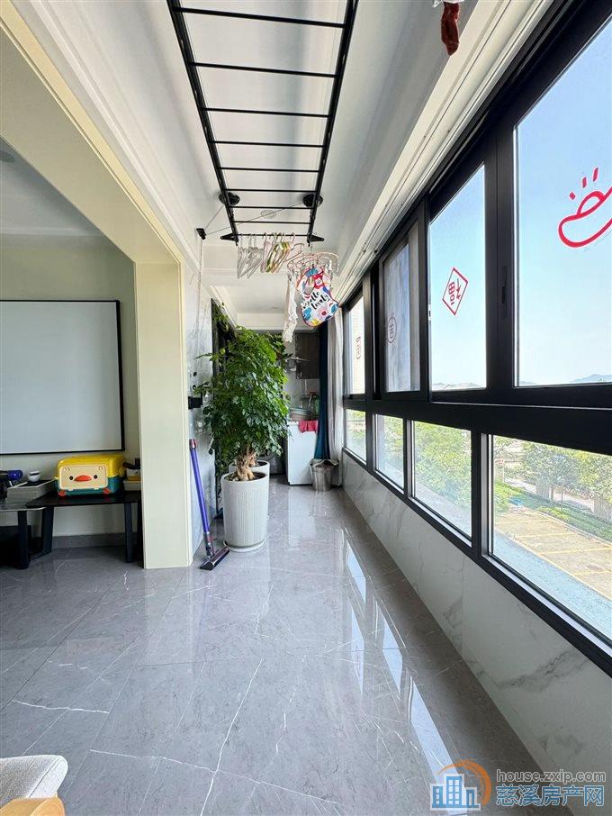 凤鸣梧桐府117平155万带车位