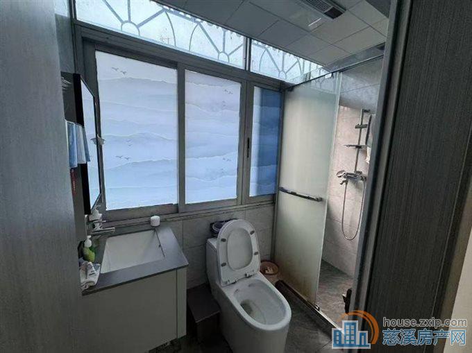 金山新村西区3楼76平十架精装两年85万