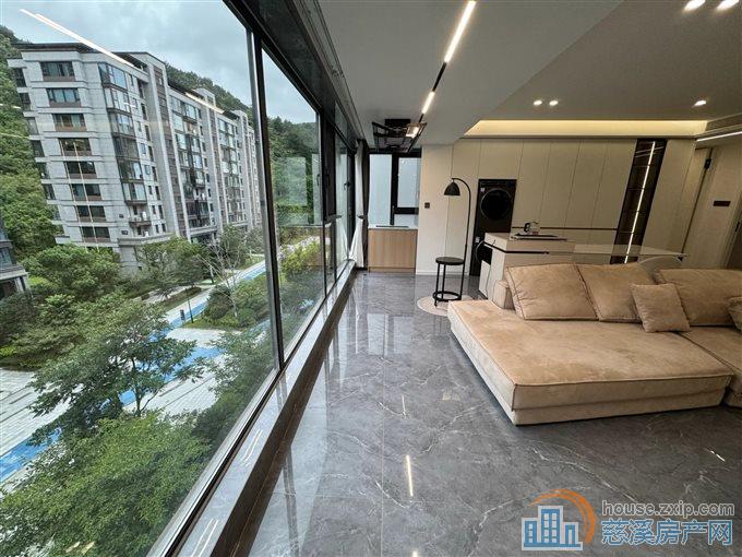 银杏小镇143平洋房  精装修205