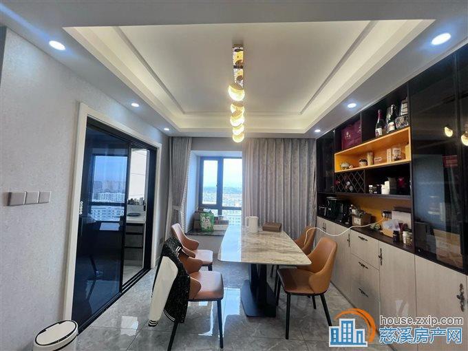 天誉华府 精装142平238万 满五唯一