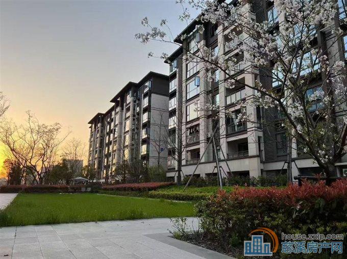 天铂佳苑洋房133平中间楼层白胚135万