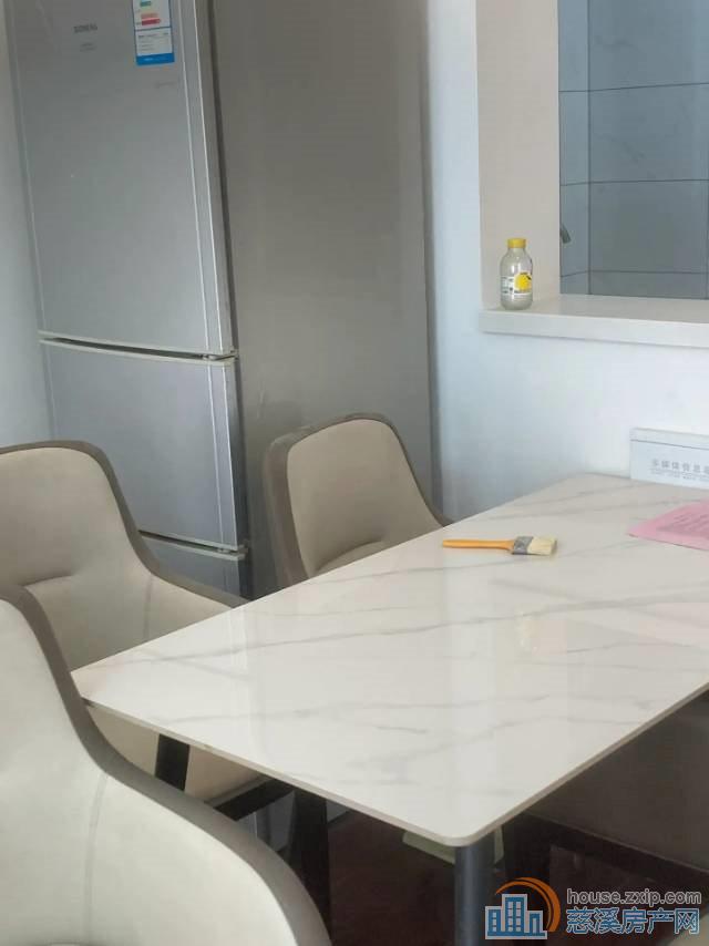 观湖佳苑 精装可看明月湖 带杂物间