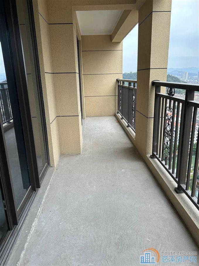 急卖江景苑大平层 带车位197平246万