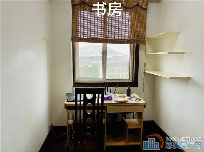 中兴小区138平142万带车库三居室
