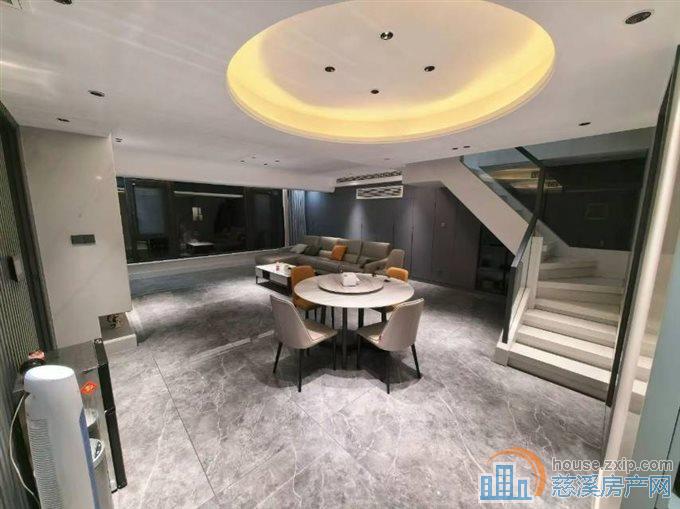 珑玥府现代风精装上叠156平348万