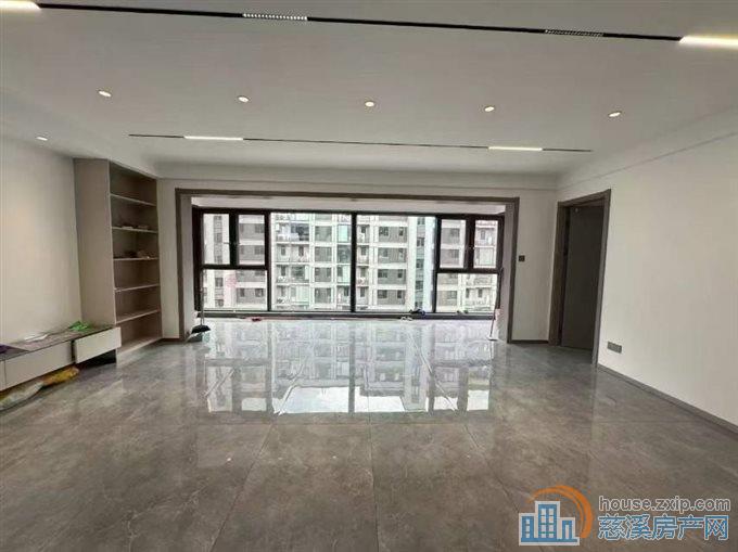 银杏小镇悦堂府朝南127平新装178万