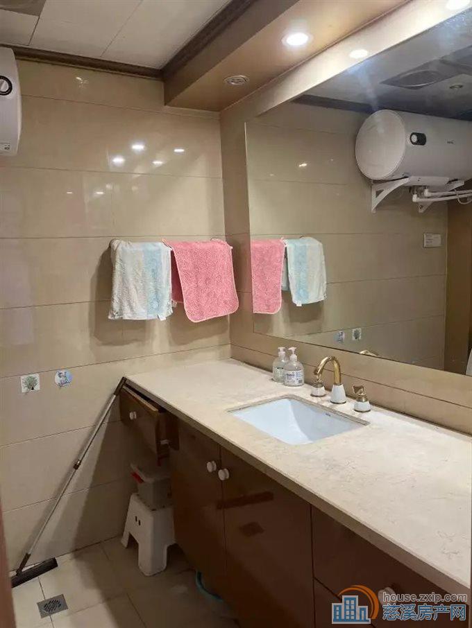 孙塘新村 精装三室 月租1500 包物业