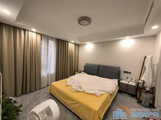 银杏小镇 127 平方 好楼栋精装修 