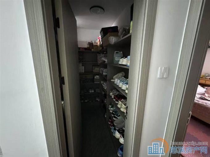 金山新村西区3楼76平十架精装两年85万