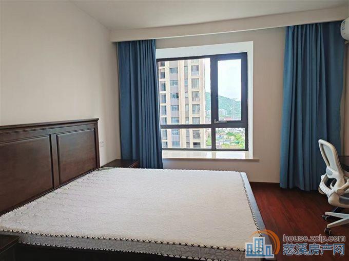 复地二期145平精装三室二卫3500元