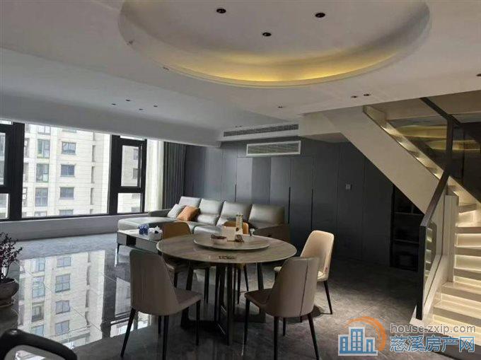 珑玥府现代风精装上叠156平348万