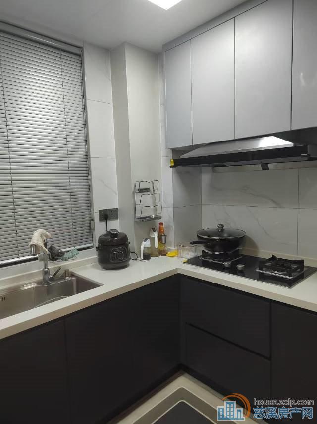 珑玥府楼层佳112平通地下室精装228万