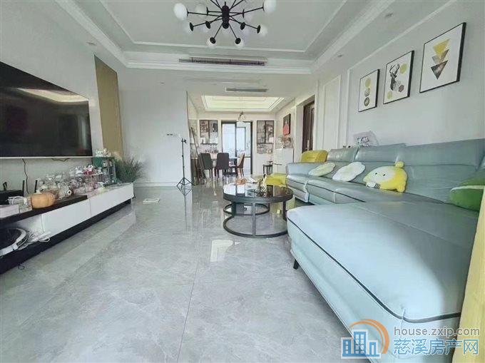 特价吾悦悦华府141平精装208万