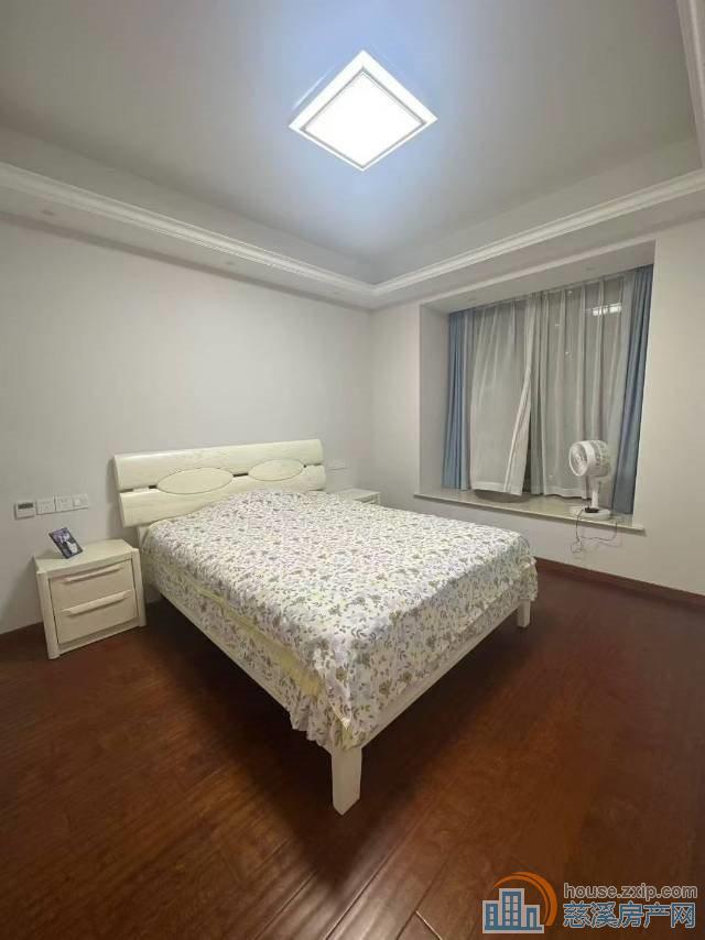 复地二期精装141平十车位一间