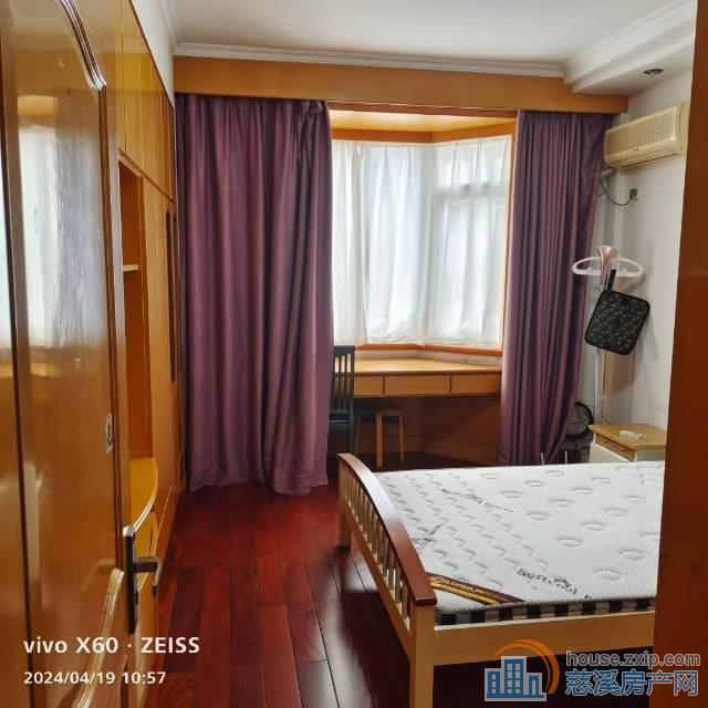 东兴苑2期2楼80平2室带车位2200元直