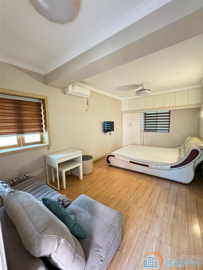 水门路综合楼 精装62平方62.8万三小