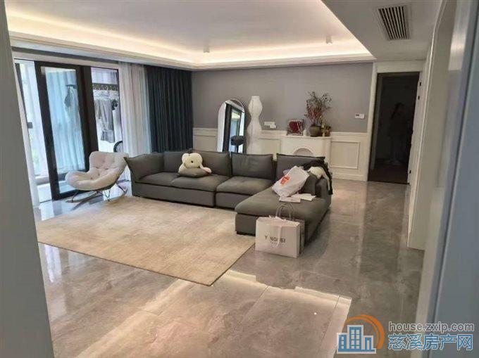 保利俯院江南洋房143平精装车位248万