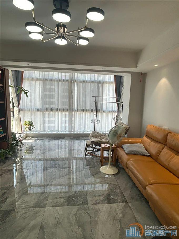 望玥府精装带充电车位268万