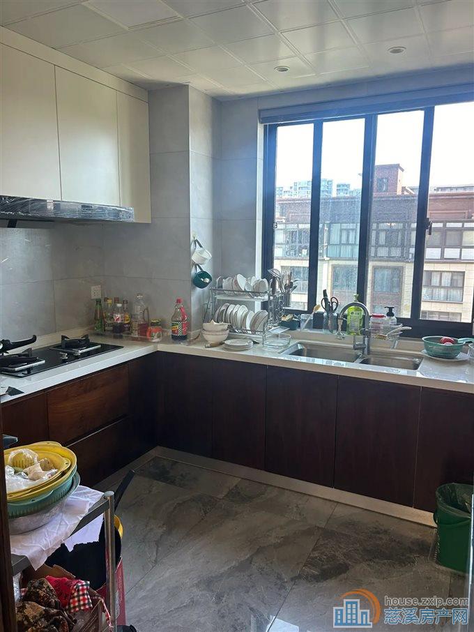 望玥府精装带充电车位268万