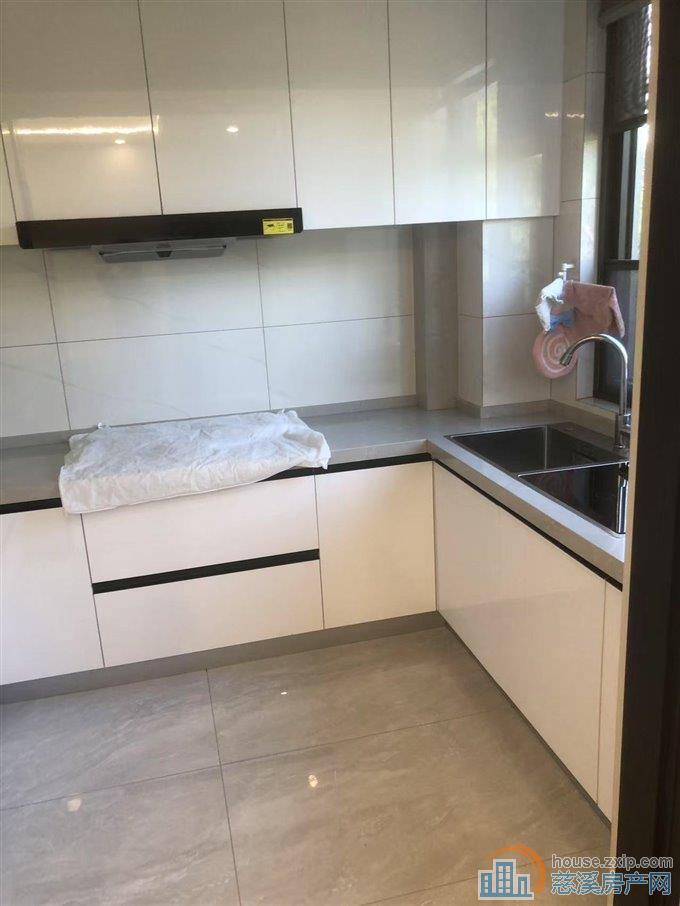 盛泰嘉苑欢乐颂一楼120平精装146万