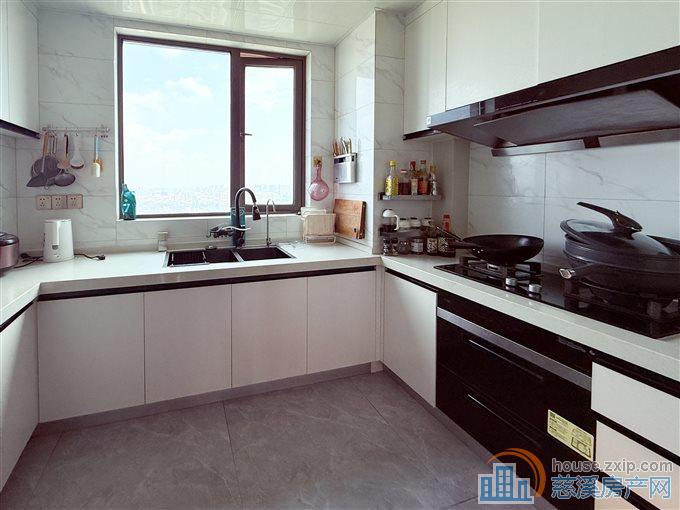 悦华府140平208万精装河景房