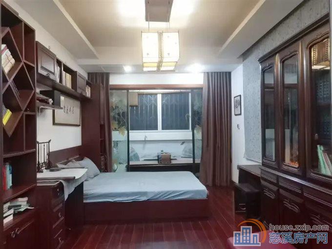 隆兴家园149平低楼层155万精装带车库