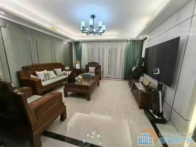 金仕华庭142平中间楼层豪装2年268万