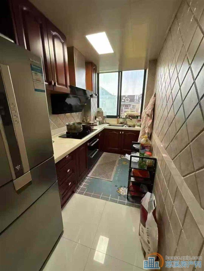 城市桃源85平6楼顶楼电梯精装2年到