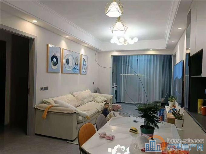 天安盛世臻境97平3间朝南送车位精装