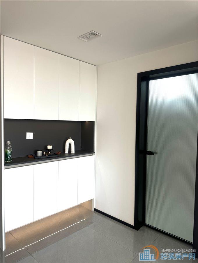 丽晶大厦朝南两间全新精装修直接钥匙在